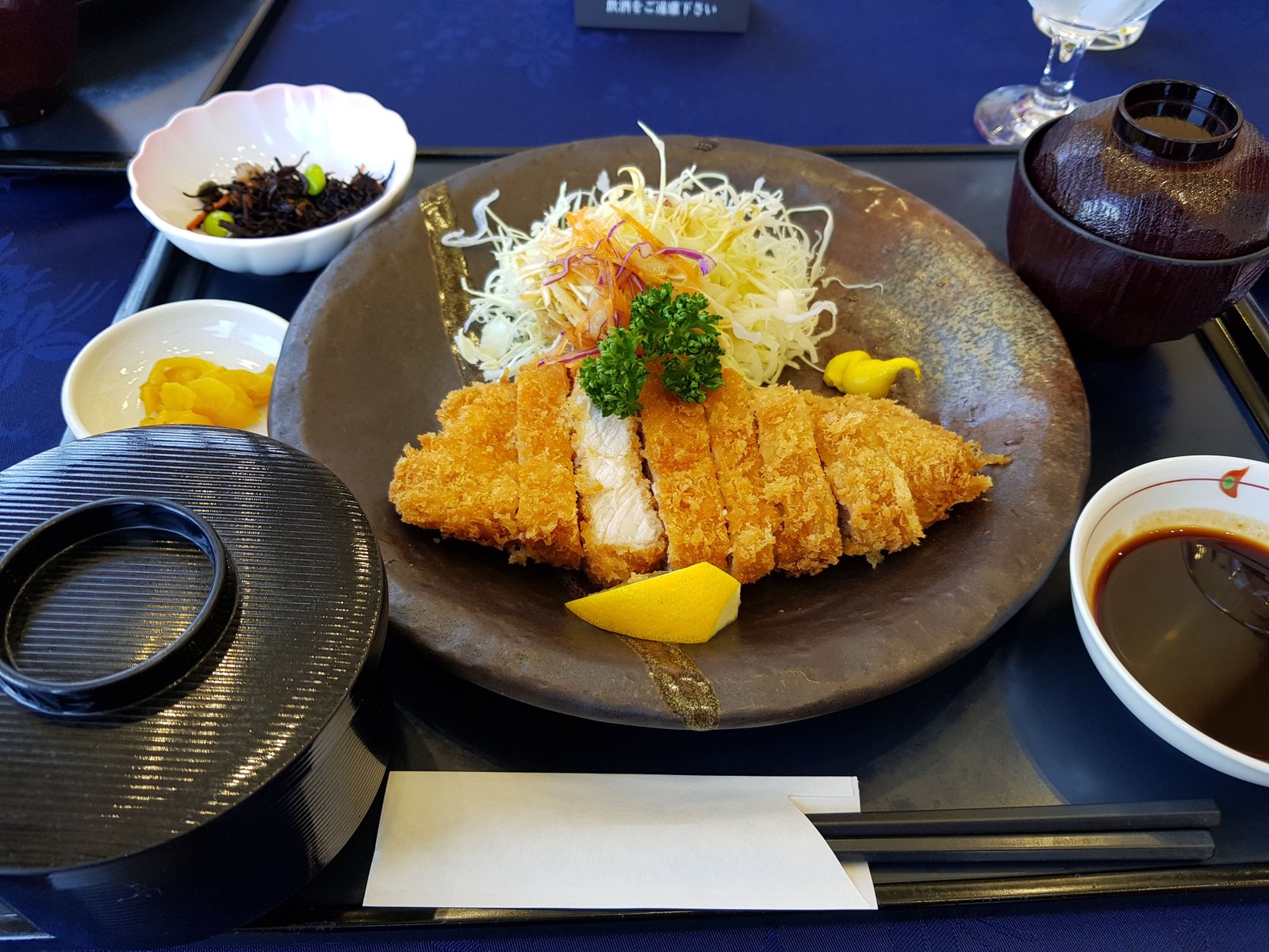 이마리 근처 식당의 돈카츠 정식